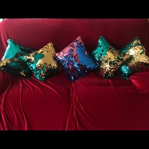 Decorative pillows for sofa